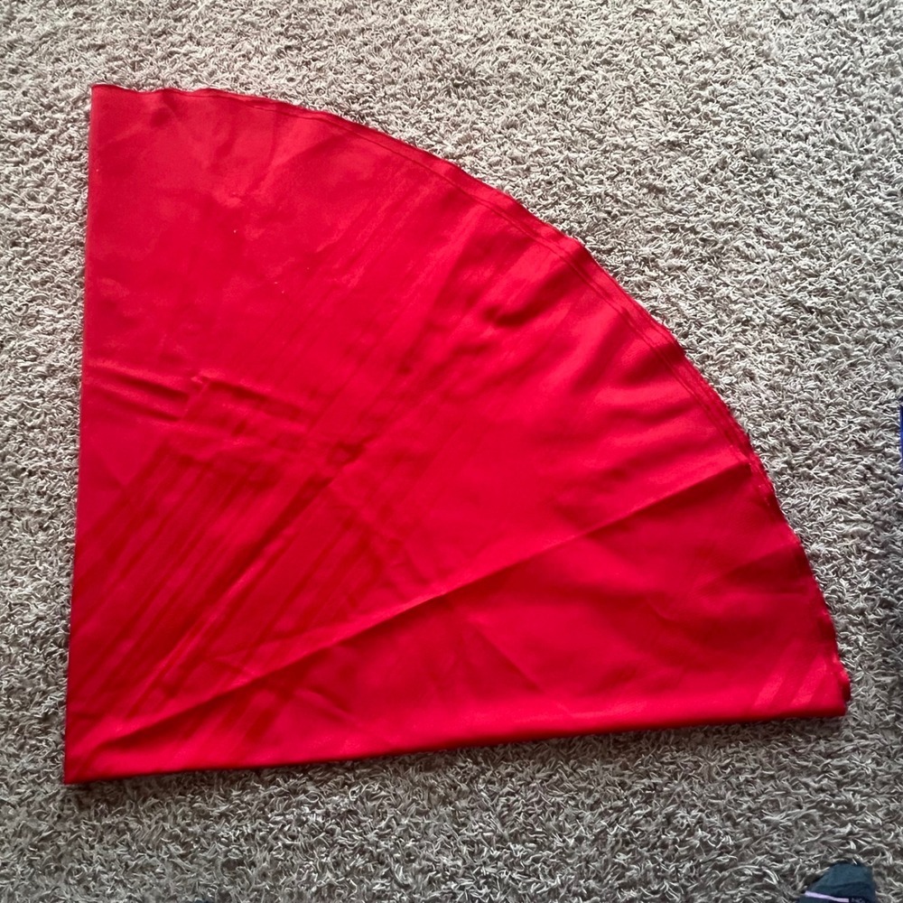 Red Ruffled Round Tablecloth 70‎ Inch Satin Finish Polyester Holiday Decor